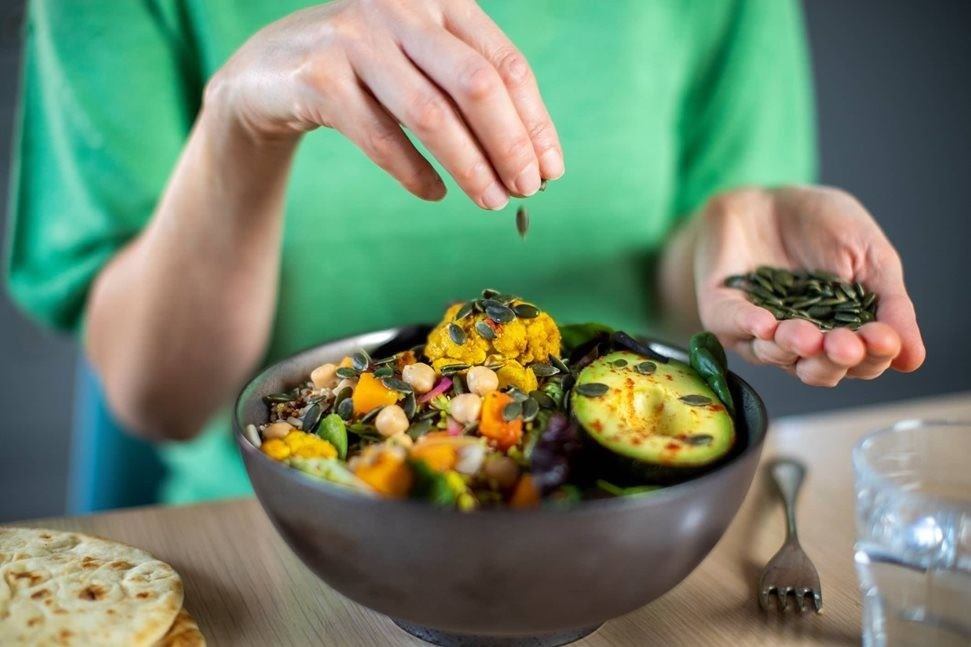 Woman eating healthy lunch