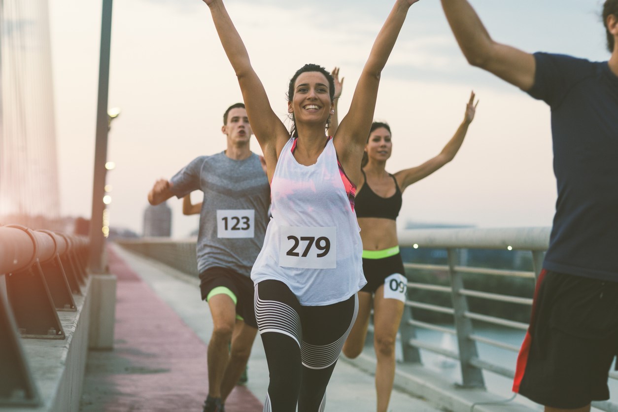 woman running marathon