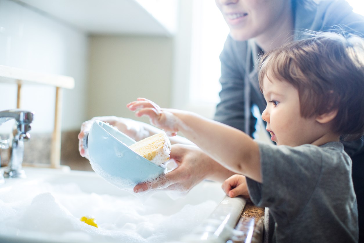 child washing dishes