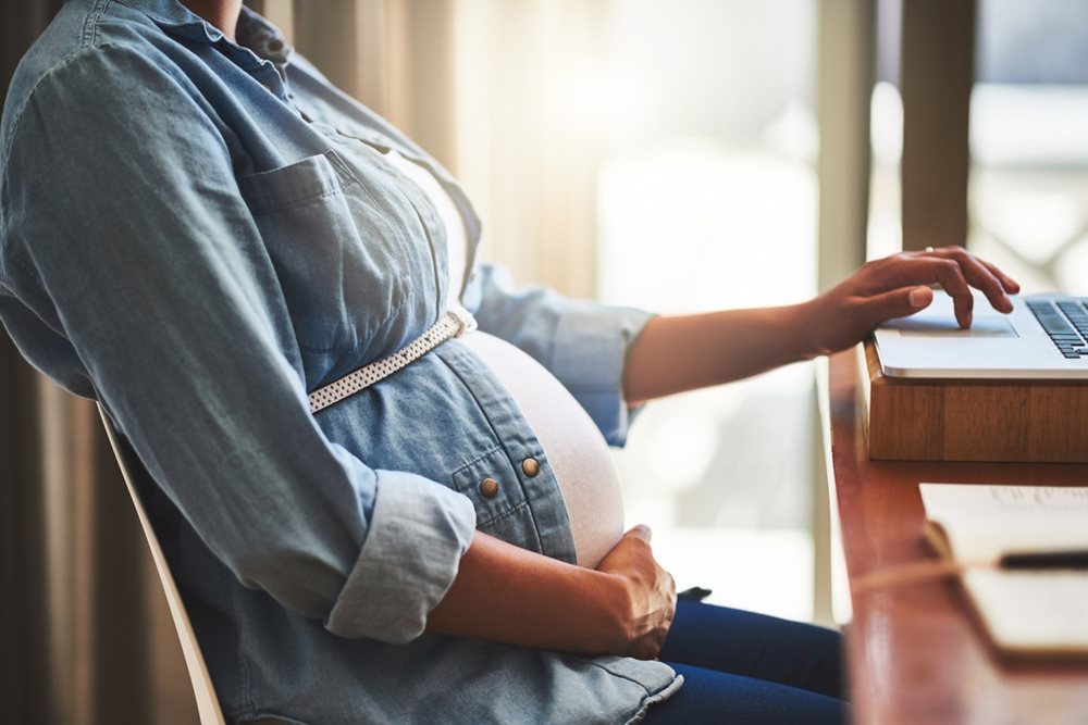 pregnant woman on laptop